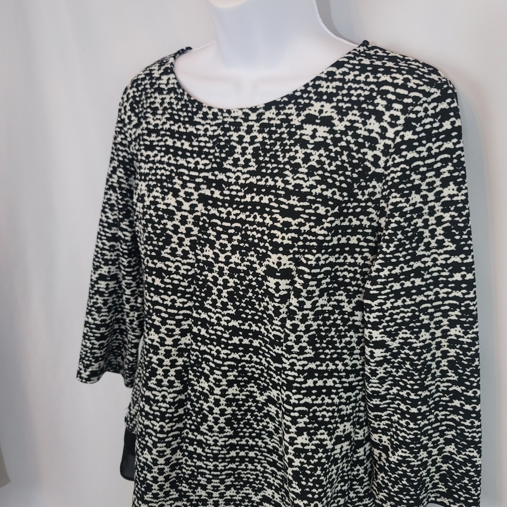 ❤ 3/$25 Casual Couture Top - Picture 3 of 7